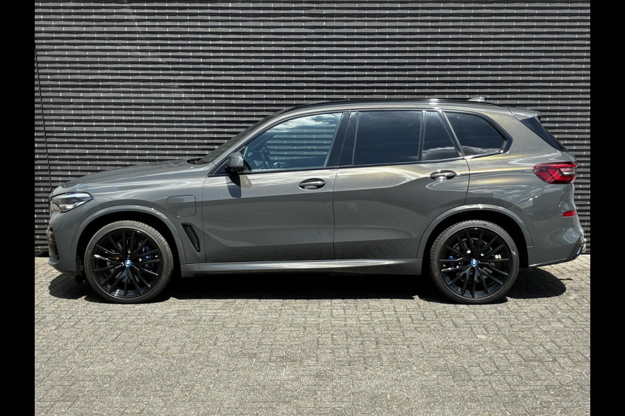 BMW X5 xDrive45e High Executive M Sport Pakket Automaat /  Live Cockpit Professional / Panoramadak / Driving Assistant Professional / Trekhaak / Luchtvering / Comfortstoelen / M Sportremsysteem / 22 Inch / Hifi / Parkeerhulpsysteem Plus