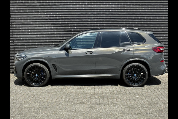 BMW X5 xDrive45e High Executive M Sport Pakket Automaat /  Live Cockpit Professional / Panoramadak / Driving Assistant Professional / Trekhaak / Luchtvering / Comfortstoelen / M Sportremsysteem / 22 Inch / Hifi / Parkeerhulpsysteem Plus