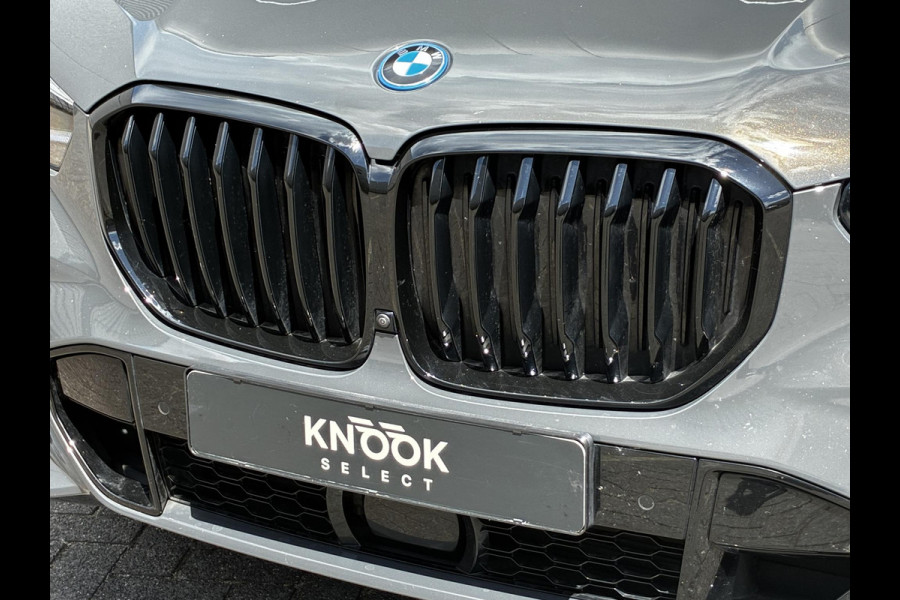 BMW X5 xDrive45e High Executive M Sport Pakket Automaat /  Live Cockpit Professional / Panoramadak / Driving Assistant Professional / Trekhaak / Luchtvering / Comfortstoelen / M Sportremsysteem / 22 Inch / Hifi / Parkeerhulpsysteem Plus