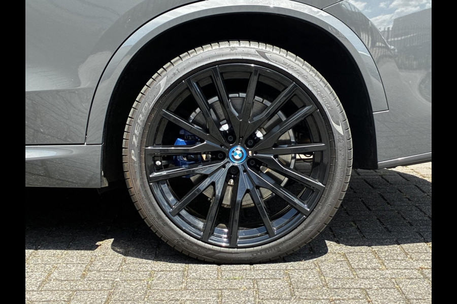 BMW X5 xDrive45e High Executive M Sport Pakket Automaat /  Live Cockpit Professional / Panoramadak / Driving Assistant Professional / Trekhaak / Luchtvering / Comfortstoelen / M Sportremsysteem / 22 Inch / Hifi / Parkeerhulpsysteem Plus