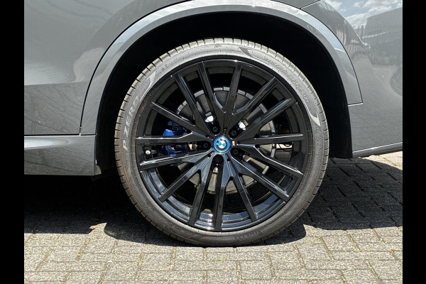 BMW X5 xDrive45e High Executive M Sport Pakket Automaat /  Live Cockpit Professional / Panoramadak / Driving Assistant Professional / Trekhaak / Luchtvering / Comfortstoelen / M Sportremsysteem / 22 Inch / Hifi / Parkeerhulpsysteem Plus