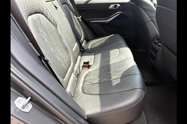 BMW X5 xDrive45e High Executive M Sport Pakket Automaat /  Live Cockpit Professional / Panoramadak / Driving Assistant Professional / Trekhaak / Luchtvering / Comfortstoelen / M Sportremsysteem / 22 Inch / Hifi / Parkeerhulpsysteem Plus