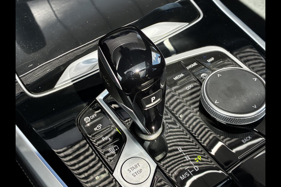 BMW X5 xDrive45e High Executive M Sport Pakket Automaat /  Live Cockpit Professional / Panoramadak / Driving Assistant Professional / Trekhaak / Luchtvering / Comfortstoelen / M Sportremsysteem / 22 Inch / Hifi / Parkeerhulpsysteem Plus