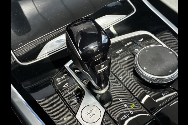 BMW X5 xDrive45e High Executive M Sport Pakket Automaat /  Live Cockpit Professional / Panoramadak / Driving Assistant Professional / Trekhaak / Luchtvering / Comfortstoelen / M Sportremsysteem / 22 Inch / Hifi / Parkeerhulpsysteem Plus