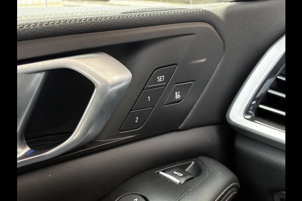 BMW X5 xDrive45e High Executive M Sport Pakket Automaat /  Live Cockpit Professional / Panoramadak / Driving Assistant Professional / Trekhaak / Luchtvering / Comfortstoelen / M Sportremsysteem / 22 Inch / Hifi / Parkeerhulpsysteem Plus