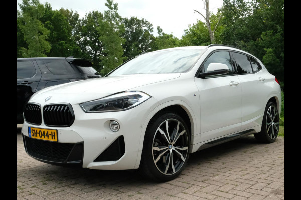 BMW X2 sDrive20i High Executive 190 PK | Panorama dak | Stoelverwarming | Vol lederen bekleding | CarPlay| Elektrische klep | LED verlichting | Lichtmetalen velgen | Achteruitrijcamera |