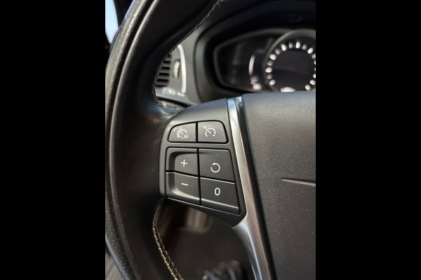 Volvo V40 2.0 T4 Business Sport Navi | Clima | Cruise | PDC | Trekhaak