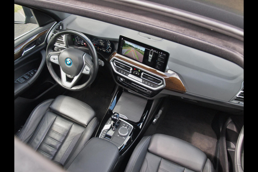 BMW X3 xDrive30e Business Edition Plus | Panoramadak | Head-Up Display | Camera | Sfeerverlichting | LED-Laser |