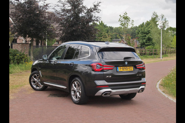 BMW X3 xDrive30e Business Edition Plus | Panoramadak | Head-Up Display | Camera | Sfeerverlichting | LED-Laser |