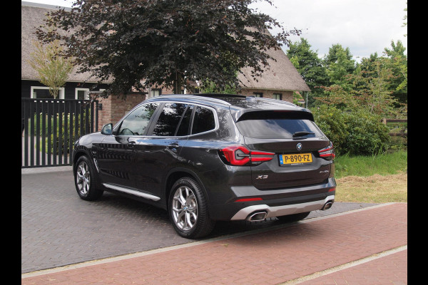 BMW X3 xDrive30e Business Edition Plus | Panoramadak | Head-Up Display | Camera | Sfeerverlichting | LED-Laser |
