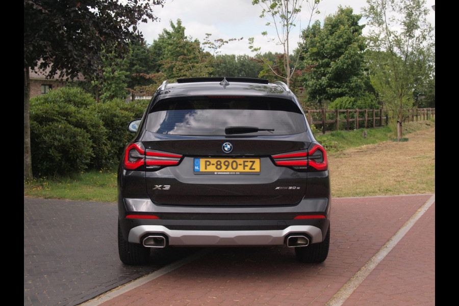 BMW X3 xDrive30e Business Edition Plus | Panoramadak | Head-Up Display | Camera | Sfeerverlichting | LED-Laser |