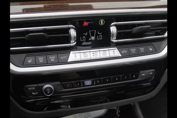 BMW X3 xDrive30e Business Edition Plus | Panoramadak | Head-Up Display | Camera | Sfeerverlichting | LED-Laser |