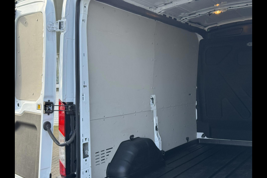 Ford Transit 130pk L2H2 Trend Airco Cruise Pdc 3 Zitplaatsen Usb Laadruimte beveiliging