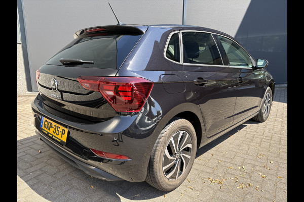 Volkswagen Polo 1.0 TSI Life Edition Achteruitrijcamera - Airco - Apple carplay - Draadloze telefoonoplader - Parkeersensor achter - Radio - Licht metalen velgen 15 inch - Navigatie - Radio - Cruise control - Elektrische ramen - Bluetooth - Led verlichting - Regensensor - start/stop systeem - stuurwiel multifunctioneel - Stoffen bekleding