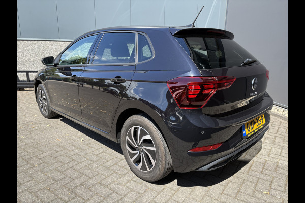 Volkswagen Polo 1.0 TSI Life Edition Achteruitrijcamera - Airco - Apple carplay - Draadloze telefoonoplader - Parkeersensor achter - Radio - Licht metalen velgen 15 inch - Navigatie - Radio - Cruise control - Elektrische ramen - Bluetooth - Led verlichting - Regensensor - start/stop systeem - stuurwiel multifunctioneel - Stoffen bekleding