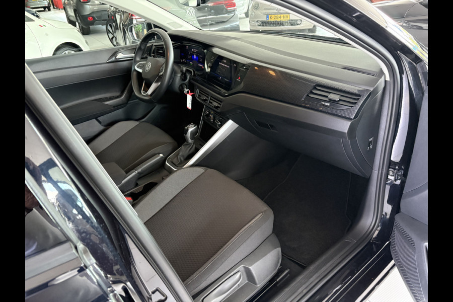 Volkswagen Polo 1.0 TSI Life Edition Achteruitrijcamera - Airco - Apple carplay - Draadloze telefoonoplader - Parkeersensor achter - Radio - Licht metalen velgen 15 inch - Navigatie - Radio - Cruise control - Elektrische ramen - Bluetooth - Led verlichting - Regensensor - start/stop systeem - stuurwiel multifunctioneel - Stoffen bekleding