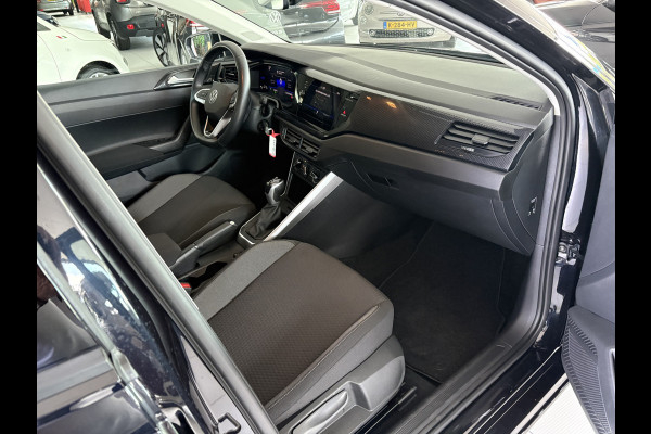 Volkswagen Polo 1.0 TSI Life Edition Achteruitrijcamera - Airco - Apple carplay - Draadloze telefoonoplader - Parkeersensor achter - Radio - Licht metalen velgen 15 inch - Navigatie - Radio - Cruise control - Elektrische ramen - Bluetooth - Led verlichting - Regensensor - start/stop systeem - stuurwiel multifunctioneel - Stoffen bekleding
