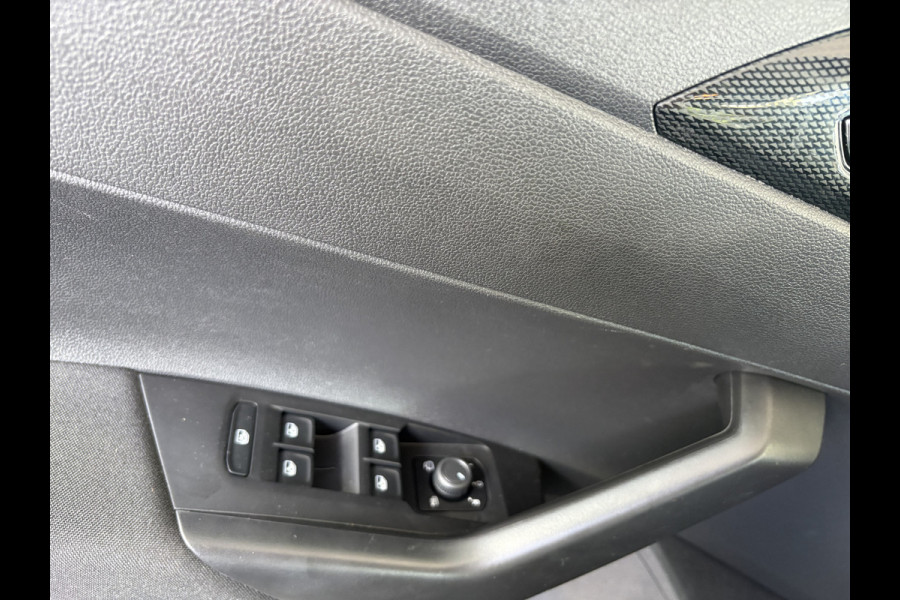 Volkswagen Polo 1.0 TSI Life Edition Achteruitrijcamera - Airco - Apple carplay - Draadloze telefoonoplader - Parkeersensor achter - Radio - Licht metalen velgen 15 inch - Navigatie - Radio - Cruise control - Elektrische ramen - Bluetooth - Led verlichting - Regensensor - start/stop systeem - stuurwiel multifunctioneel - Stoffen bekleding