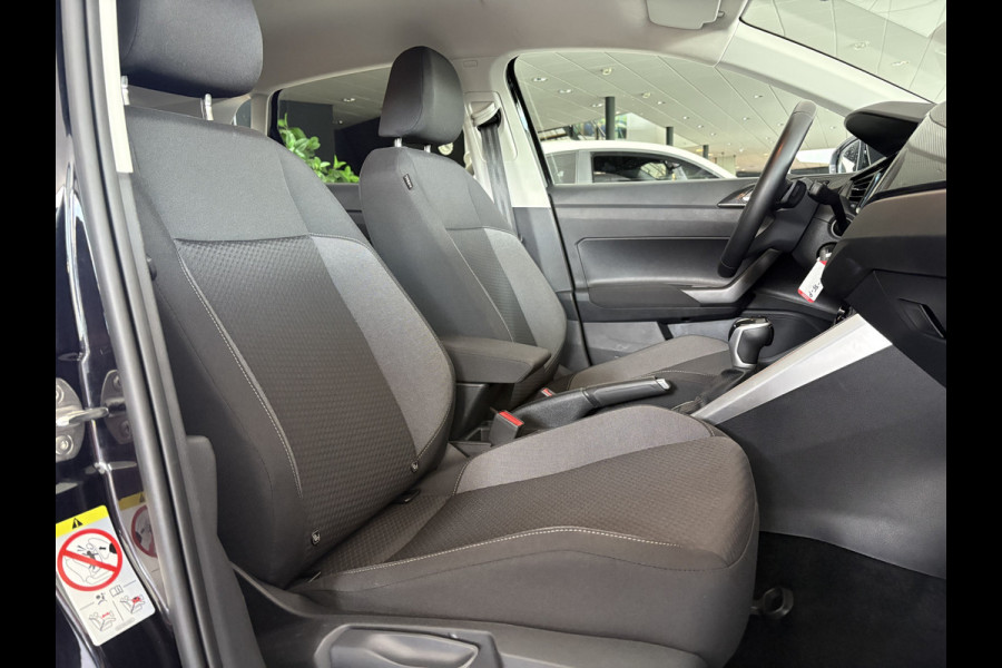 Volkswagen Polo 1.0 TSI Life Edition Achteruitrijcamera - Airco - Apple carplay - Draadloze telefoonoplader - Parkeersensor achter - Radio - Licht metalen velgen 15 inch - Navigatie - Radio - Cruise control - Elektrische ramen - Bluetooth - Led verlichting - Regensensor - start/stop systeem - stuurwiel multifunctioneel - Stoffen bekleding
