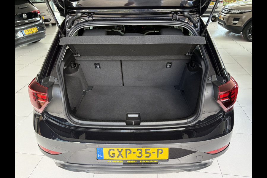 Volkswagen Polo 1.0 TSI Life Edition Achteruitrijcamera - Airco - Apple carplay - Draadloze telefoonoplader - Parkeersensor achter - Radio - Licht metalen velgen 15 inch - Navigatie - Radio - Cruise control - Elektrische ramen - Bluetooth - Led verlichting - Regensensor - start/stop systeem - stuurwiel multifunctioneel - Stoffen bekleding