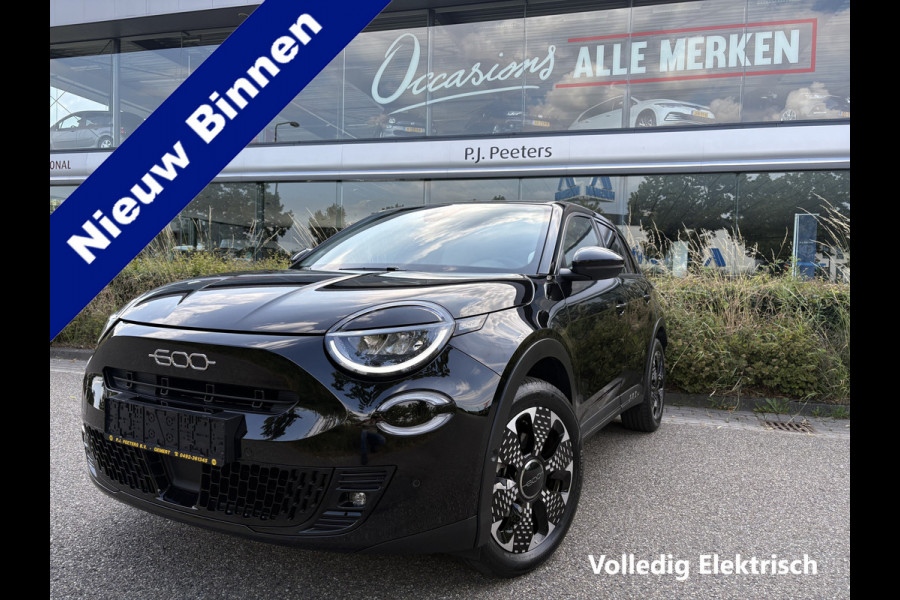 Fiat 600E La prima 54 Kwh Achteruitrijcamera - Apple carplay - Navigatie - Cruise control - Stoelverwarming - Climate control - Parkeersensoren - Lederen bekleding - Bluetooth - Licht metalen velgen 18 inch - Mistlamp - Draadloze telefoonoplader - Stuurwiel multifunctioneel - Radio - Ramen elektrisch - Airco - Voorstoelen met massagefunctie - Start/stop systeem - Dakspoiler - Donker getint glas achter - Le