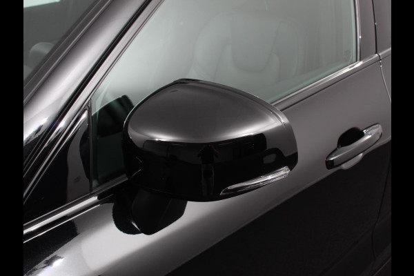 Volvo XC60 2.0 T6 398pk Plug-in hybrid AWD Ultimate Dark Bowers &Wilkins Premium Sound system Navigatie Google Panorama dak Camera Extra Getint glas Stoelen met massage functie