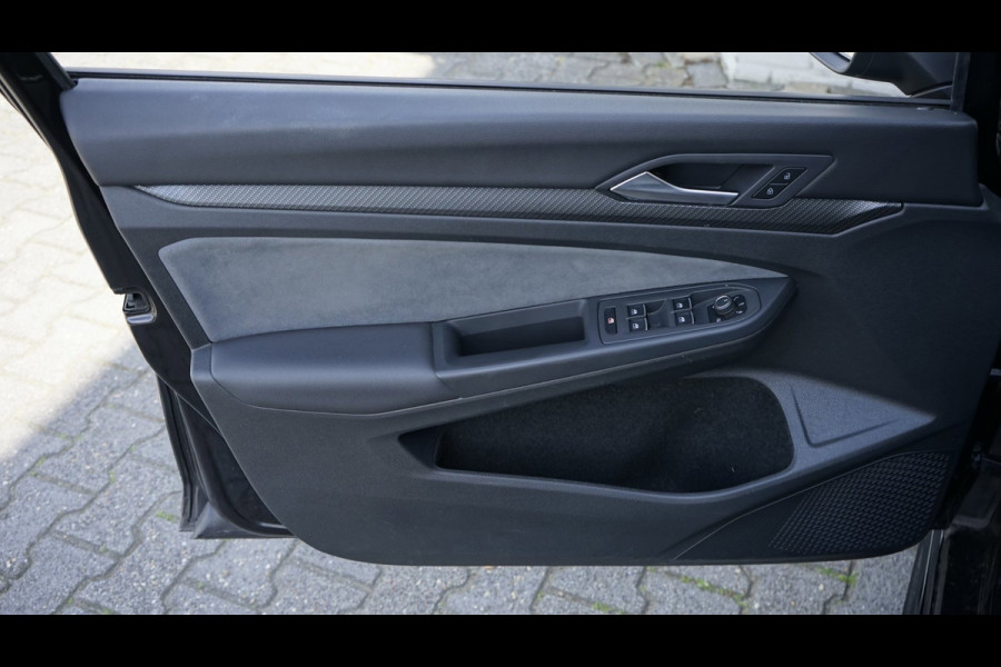 Volkswagen Golf VIII 1.5 eTSI R-Line ACC|AMBIANCE|CAMERA|IQ LIGHT|KEYLESS|MODE|PANORAMA|STOELVERWARMING