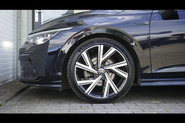 Volkswagen Golf VIII 1.5 eTSI R-Line ACC|AMBIANCE|CAMERA|IQ LIGHT|KEYLESS|MODE|PANORAMA|STOELVERWARMING