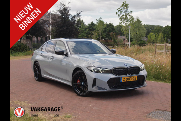 BMW 3-serie 330e | Iconic Glow Nieren | M-Pakket | Panoramadak | Trekhaak | 360 Camera | Sfeerverlichting | Harman Kardon |