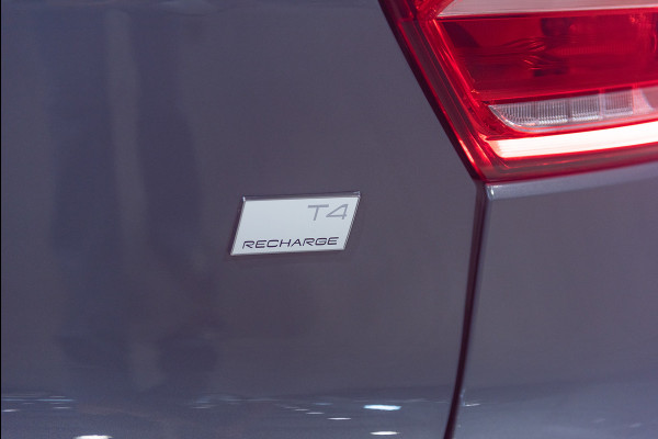 Volvo XC40 T4 Aut. Plug-in Hybrid Bright Parkassist Airco DAB+ 211pk