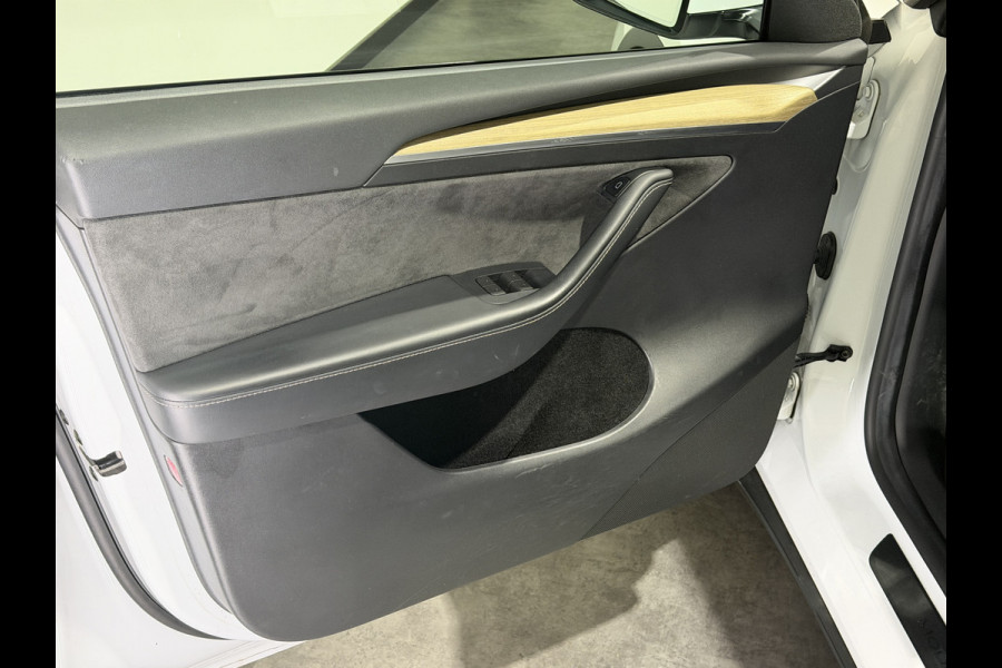 Tesla Model Y RWD 58 kWh | Cruise Control Adaptief | Soh (batterijcheck) Waarde 92,2 %