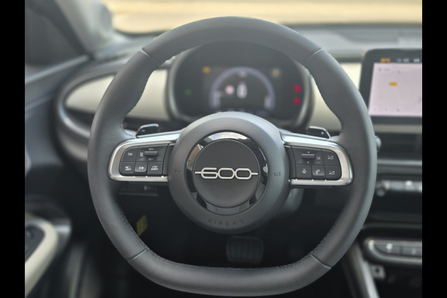 Fiat 600 105PK Hybrid La Prima | Massagestoel | Leder | Full options |