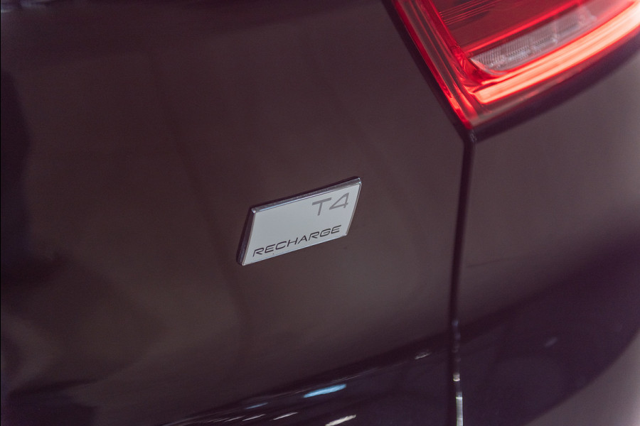 Volvo XC40 T4 Aut. Plug-in Hybrid R-Design Parkeercamera Panoramadak 211pk