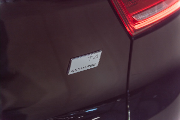 Volvo XC40 T4 Aut. Plug-in Hybrid R-Design Parkeercamera Panoramadak 211pk
