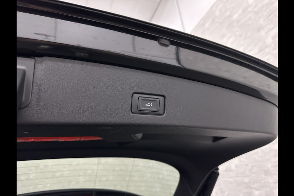 Audi Q4 e-tron 40 77 kWh S-Line #RS-Leder | Black-Edition | ACC | Sfeerverlichting | Virtual-Cockpit | Stoelverwarming | 3-Zone Clima | Virtual-Cockpit | Camera | LED | Getint Glas | Carplay | Autom. Parkeren |