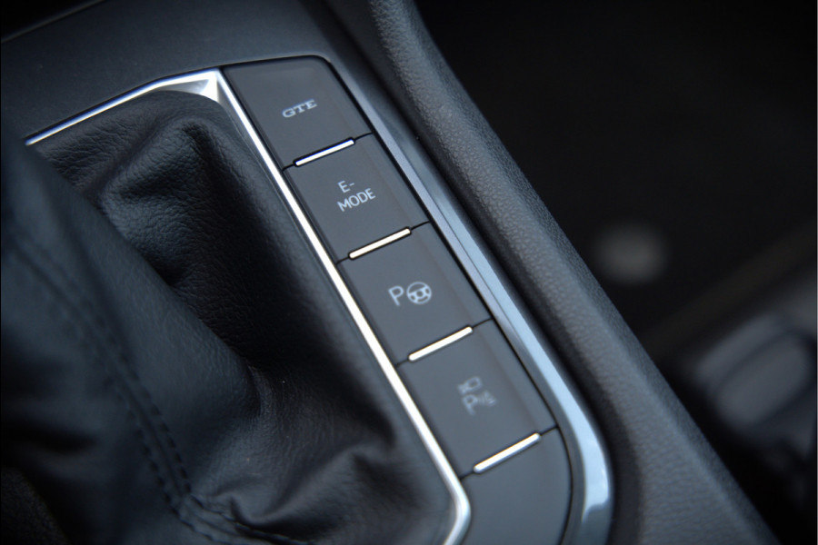 Volkswagen Tiguan 1.4 TSI eHybrid Elegance Business | Stoelverwarming | Stuurverwarming | Massage | 360 Camera | iQ Light | Ambiance Verlichting | Adaptive Cruise Control | Keyless | Apple Carplay | Navigatie | SOH 96%