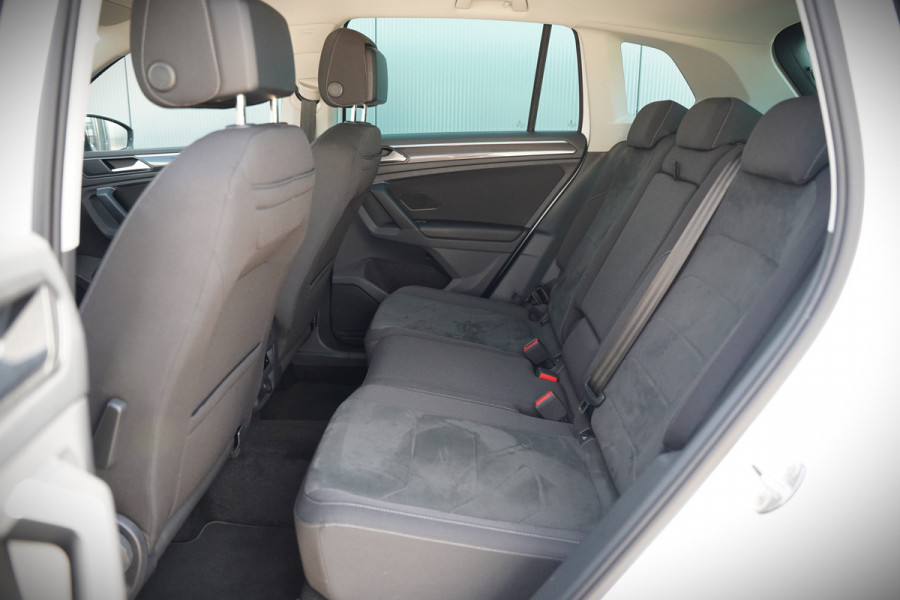 Volkswagen Tiguan 1.4 TSI eHybrid Elegance Business | Stoelverwarming | Stuurverwarming | Massage | 360 Camera | iQ Light | Ambiance Verlichting | Adaptive Cruise Control | Keyless | Apple Carplay | Navigatie | SOH 96%