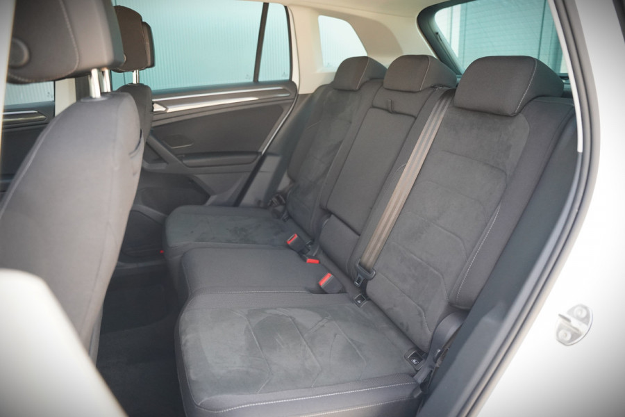 Volkswagen Tiguan 1.4 TSI eHybrid Elegance Business | Stoelverwarming | Stuurverwarming | Massage | 360 Camera | iQ Light | Ambiance Verlichting | Adaptive Cruise Control | Keyless | Apple Carplay | Navigatie | SOH 96%