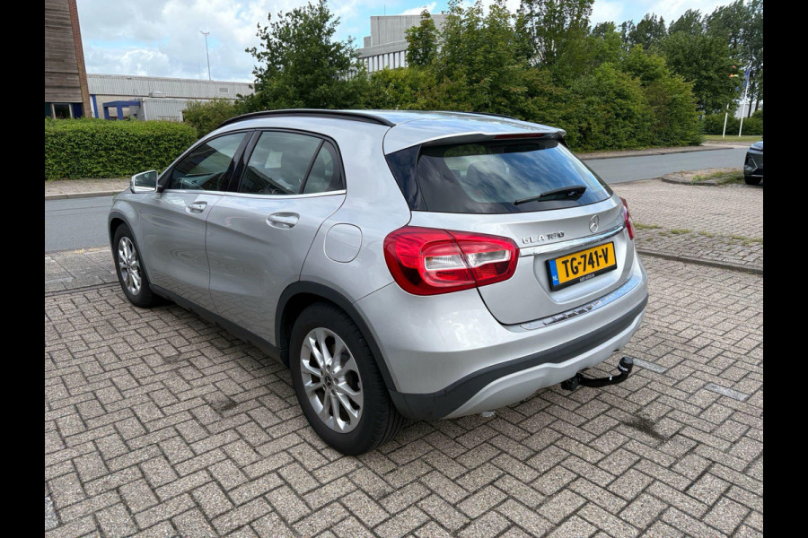 Mercedes-Benz GLA 180 Business Solution | Automaat | Trekhaak | Elek. Kofferklep | Camera |