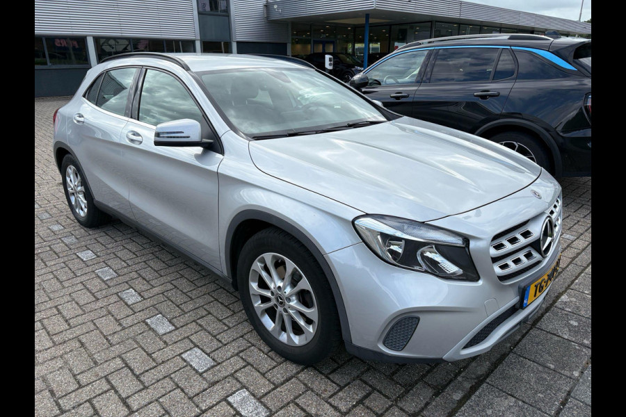 Mercedes-Benz GLA 180 Business Solution | Automaat | Trekhaak | Elek. Kofferklep | Camera |