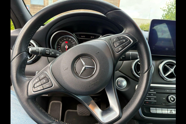Mercedes-Benz GLA 180 Business Solution | Automaat | Trekhaak | Elek. Kofferklep | Camera |