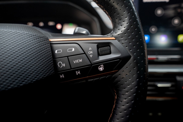 CUPRA Formentor 1.5 TSI Leer Camera ACC PDC Elektr. bedienbare achterklep Stuurverwarming Navi Climate voor & achter Stoelverwarming Virtual cockpit Keyless Entry & Go LM velgen