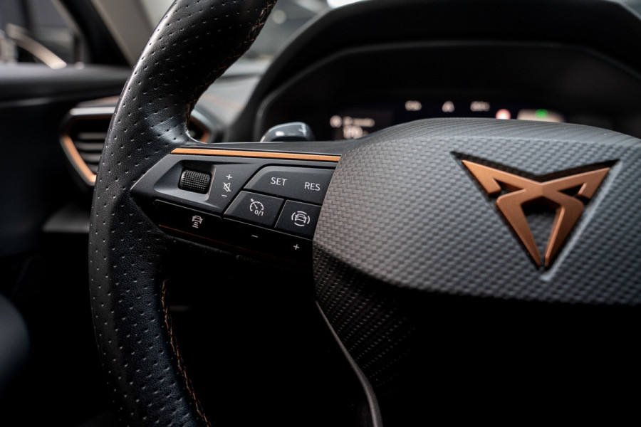 CUPRA Formentor 1.5 TSI Leer Camera ACC PDC Elektr. bedienbare achterklep Stuurverwarming Navi Climate voor & achter Stoelverwarming Virtual cockpit Keyless Entry & Go LM velgen