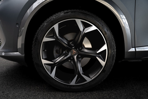 CUPRA Formentor 1.5 TSI Leer Camera ACC PDC Elektr. bedienbare achterklep Stuurverwarming Navi Climate voor & achter Stoelverwarming Virtual cockpit Keyless Entry & Go LM velgen