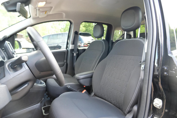 Fiat Panda 1.0 Hybrid RED Cross 69 PK | CarPlay | DAB | LED Verlichting | Lichtmetalen Velgen | Elektrisch Afstelbare Spiegels