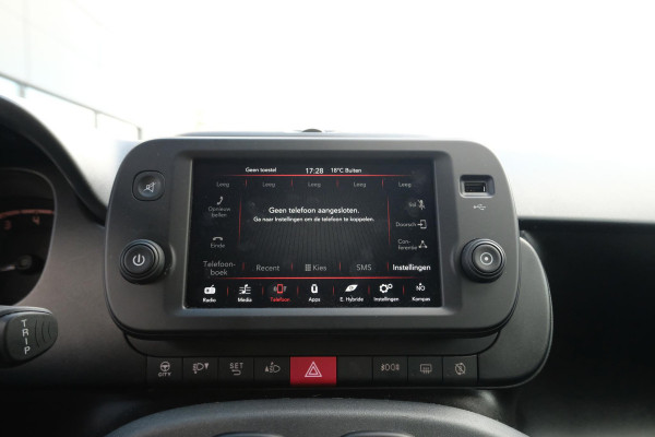Fiat Panda 1.0 Hybrid RED Cross 69 PK | CarPlay | DAB | LED Verlichting | Lichtmetalen Velgen | Elektrisch Afstelbare Spiegels