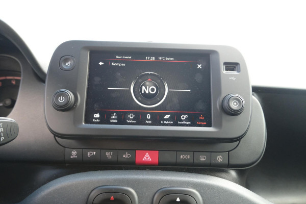 Fiat Panda 1.0 Hybrid RED Cross 69 PK | CarPlay | DAB | LED Verlichting | Lichtmetalen Velgen | Elektrisch Afstelbare Spiegels