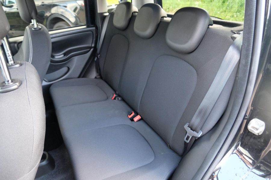 Fiat Panda 1.0 Hybrid RED Cross 69 PK | CarPlay | DAB | LED Verlichting | Lichtmetalen Velgen | Elektrisch Afstelbare Spiegels