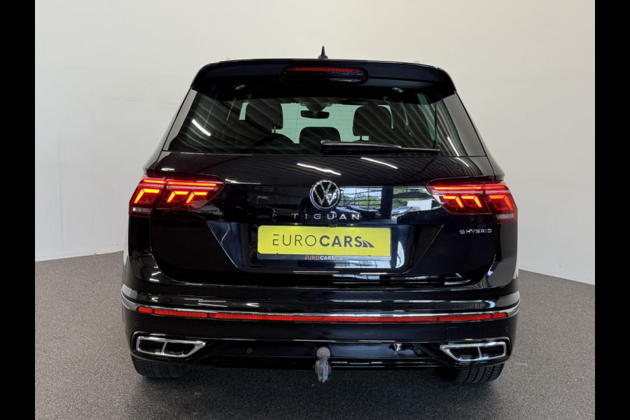 Volkswagen Tiguan 1.4 TSI eHybrid R-Line Business+ Automaat Trekhaak Panoramadak Navigatie IQ Light Stoel en Stuurverwarming Draadloze telefoonlader Digital Cockpit Climate Control Parkeersensoren 19 Inch
