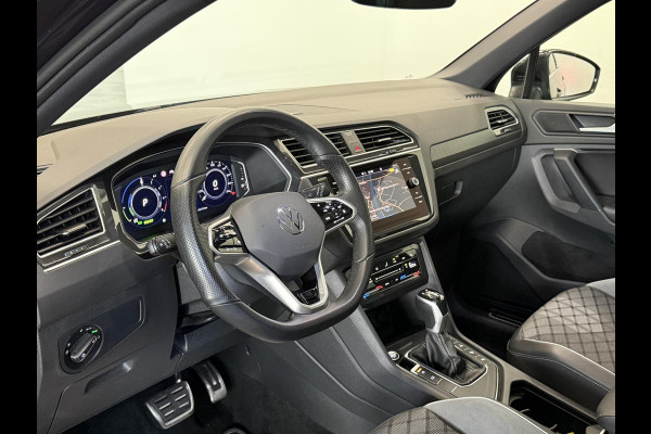 Volkswagen Tiguan 1.4 TSI eHybrid R-Line Business+ Automaat Trekhaak Panoramadak Navigatie IQ Light Stoel en Stuurverwarming Draadloze telefoonlader Digital Cockpit Climate Control Parkeersensoren 19 Inch